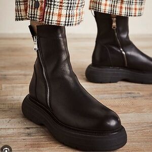 FREE PEOPLE MARA ZIP MOTTO BOOTS BOACK SIZE 6!!LIKE NEW!!🔥🖤🔥